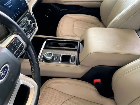 Used 2024 Ford Expedition Limited image 13