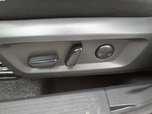 Used 2025 Nissan Rogue SV image 17