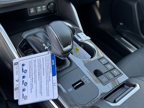 New 2026 Toyota Highlander Platinum image 19