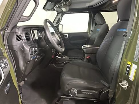 Used 2024 Jeep Wrangler Unlimited Rubicon 4xe AWD/4WD image 11