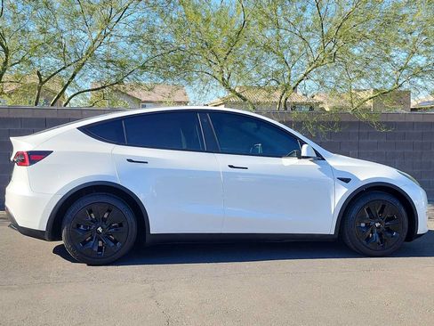 Used 2021 Tesla Model Y Long Range AWD/4WD image 9