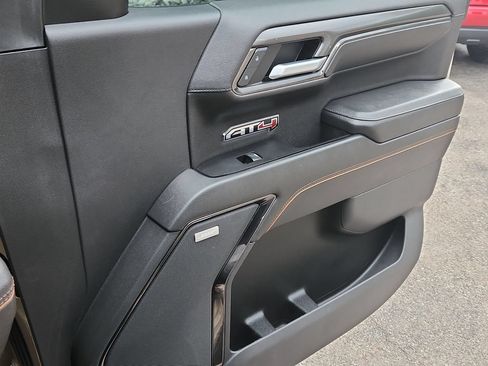 Used 2022 GMC Sierra 1500 AT4 w/ Technology Package AWD/4WD image 17