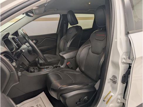 Used 2019 Jeep Cherokee Trailhawk AWD/4WD image 7
