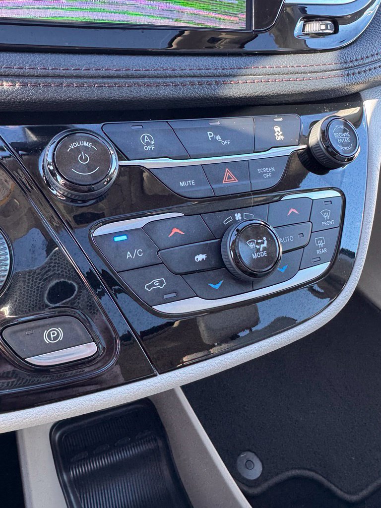 Used 2019 Chrysler Pacifica Limited FWD image 20
