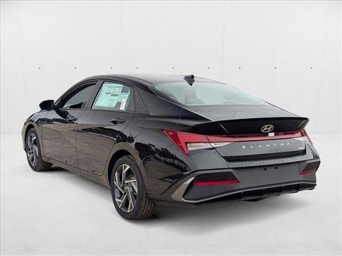 New 2025 Hyundai Elantra SEL image 8