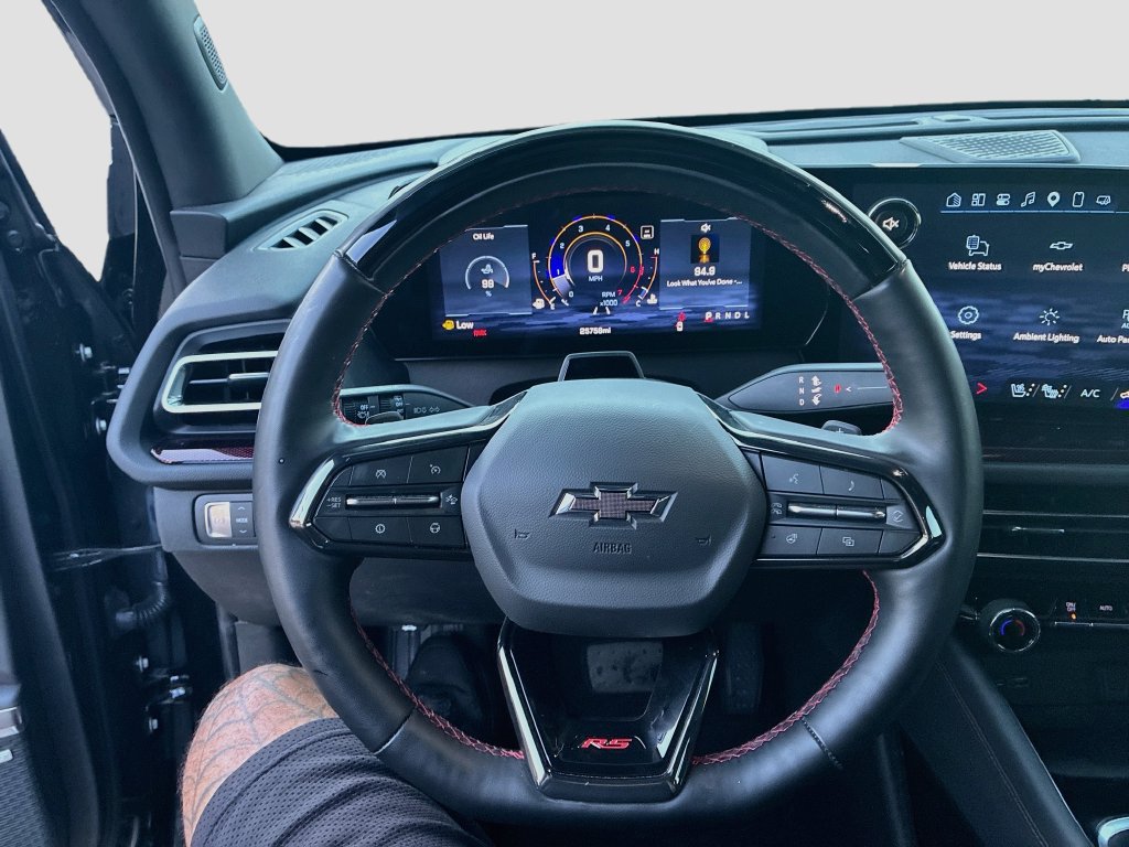Used 2025 Chevrolet Traverse RS FWD image 11