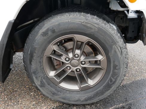 Used 2016 Jeep Wrangler Unlimited Sahara image 15