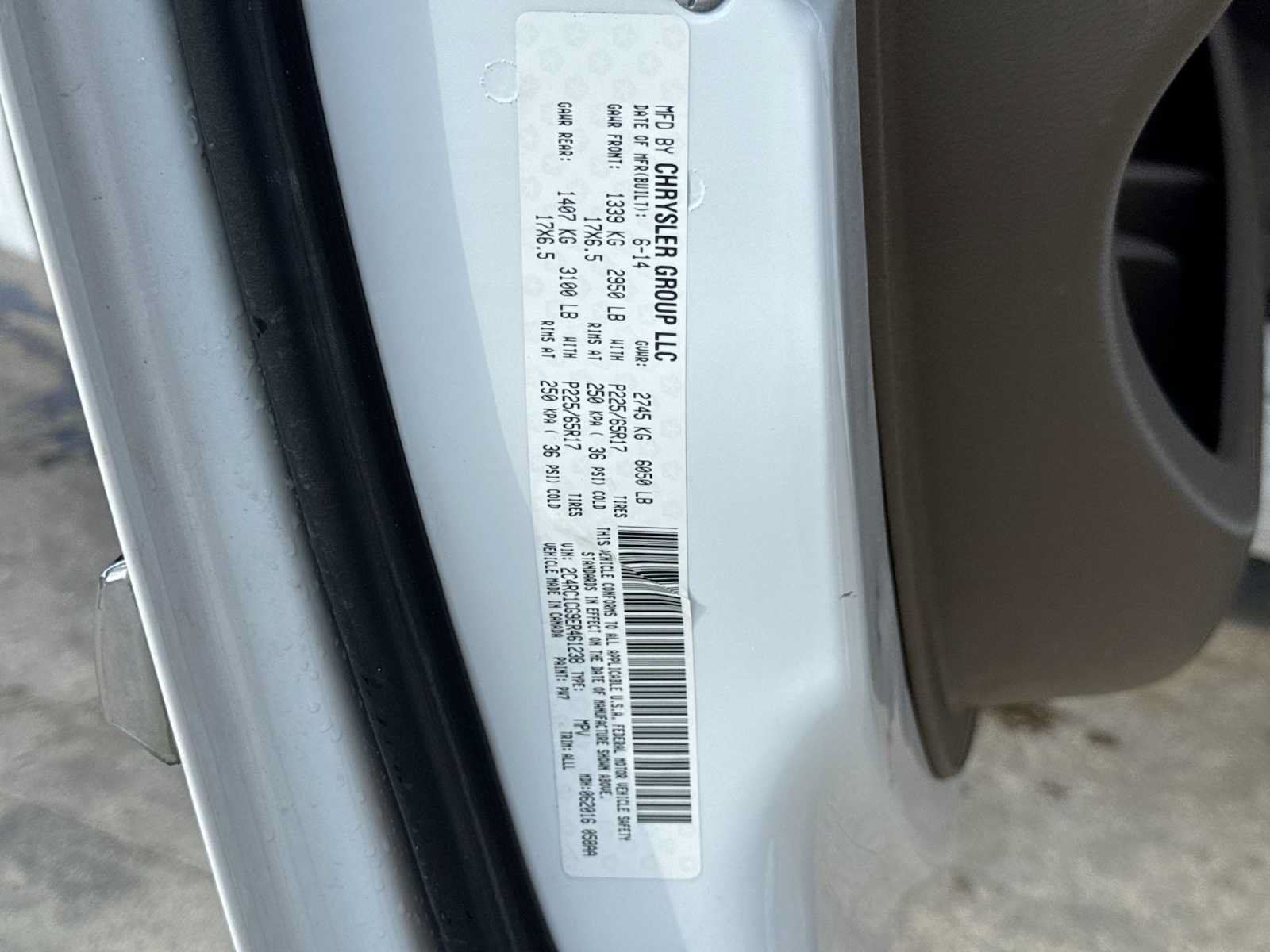 Used 2014 Chrysler Town & Country Touring-L FWD image 38