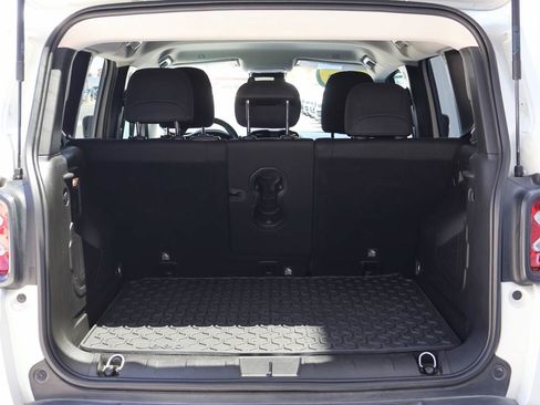Used 2020 Jeep Renegade Altitude FWD image 11