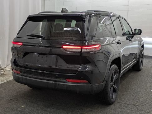 Used 2023 Jeep Grand Cherokee Limited w/ Black Appearance Package image 2