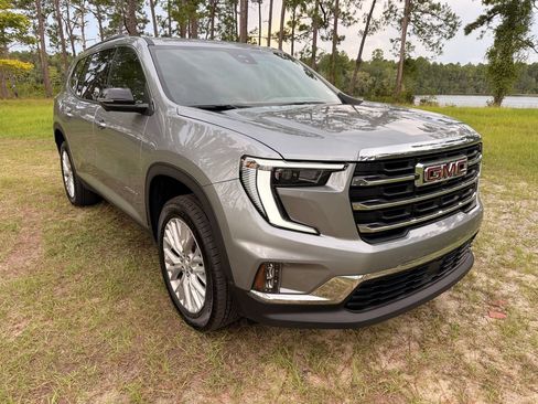 Used 2026 GMC Acadia Elevation w/ Elevation Premium Package FWD image 7
