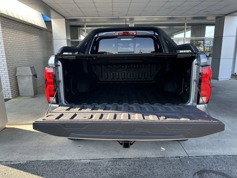 Used 2024 Chevrolet Colorado ZR2 w/ Safety Package AWD/4WD image 32