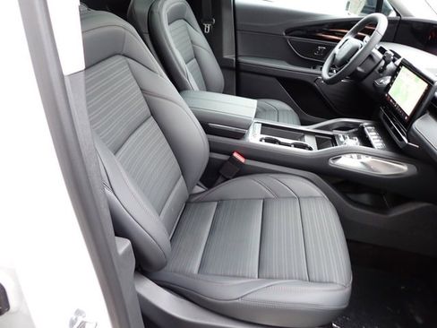 New 2026 Lincoln Nautilus Reserve image 18