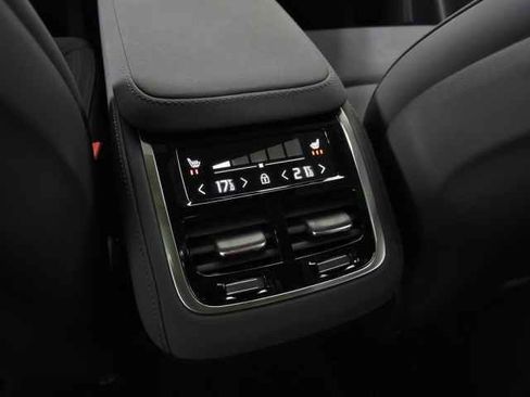 Certified 2025 Volvo XC90 B6 Plus image 39
