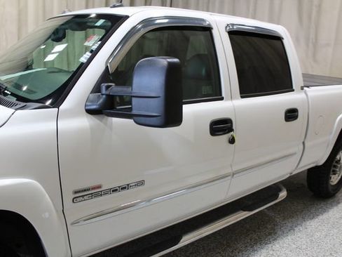Used 2005 GMC Sierra 2500 SLT w/ Heavy-Duty Power Package image 7