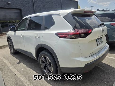 Used 2026 Nissan Rogue SV FWD image 2