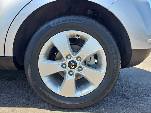 Used 2019 Kia Soul FWD image 32