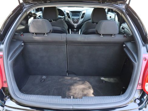 Used 2017 Hyundai Veloster FWD image 14