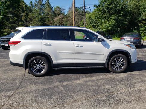 Used 2019 Toyota Highlander AWD V6 image 9