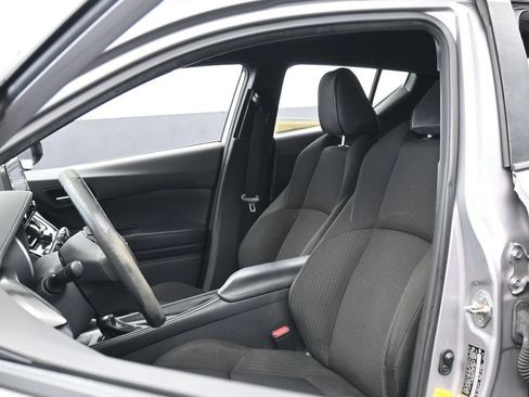 Used 2019 Toyota C-HR LE FWD image 10