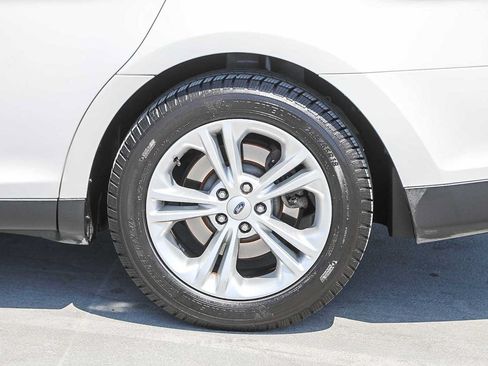 Used 2013 Ford Taurus SEL FWD image 11