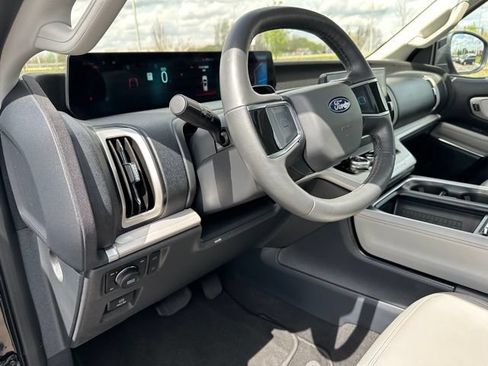 Used 2025 Ford Expedition Active AWD/4WD image 27