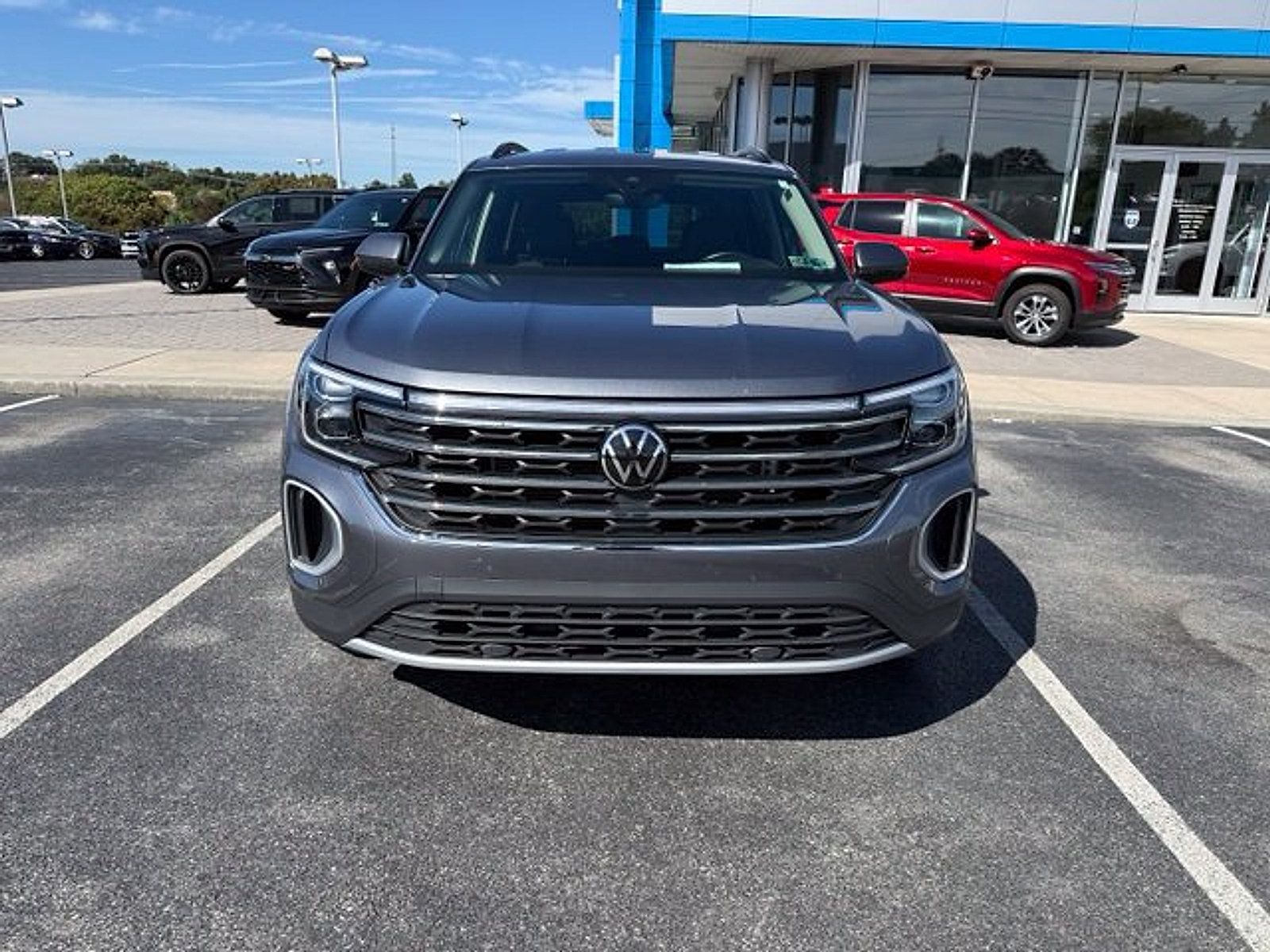Used 2024 Volkswagen Atlas SE AWD/4WD image 3