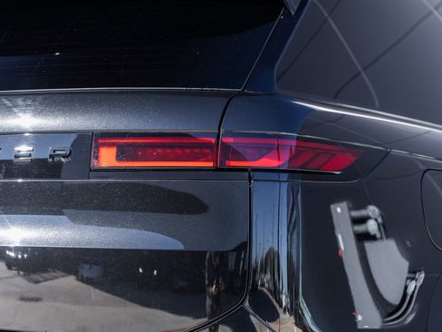 Used 2024 Land Rover Range Rover Sport Dynamic SE image 12