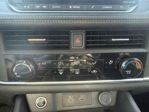 Used 2023 Nissan Rogue S AWD/4WD image 19