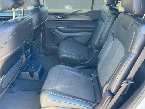 New 2025 Jeep Grand Cherokee L Altitude image 12