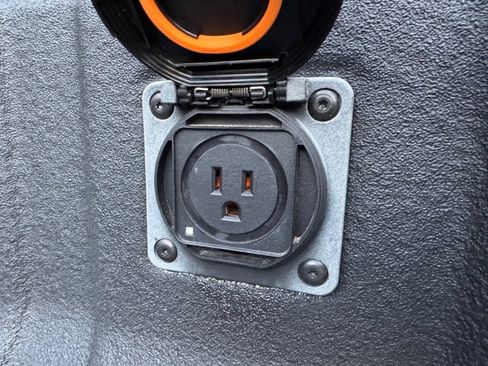 Used 2025 Chevrolet Colorado ZR2 w/ Midnight Edition image 11