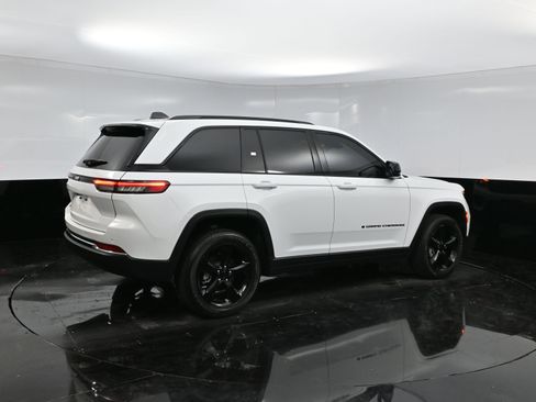 Used 2023 Jeep Grand Cherokee Altitude image 7