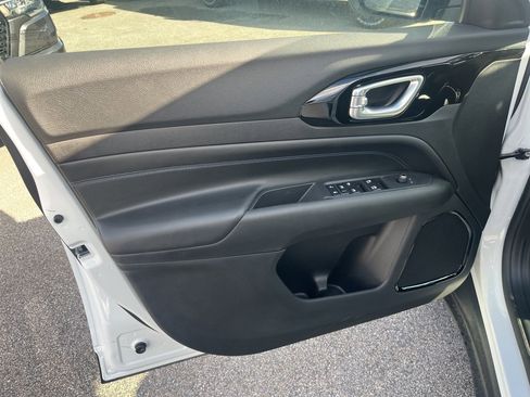 New 2026 Jeep Compass Limited image 18