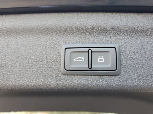 New 2025 Audi Q3 2.0T Premium image 16