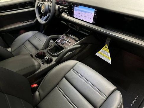 Certified 2025 Porsche Cayenne Coupe image 19