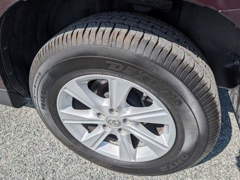 Used 2012 Toyota Highlander SE w/ Tow Pkg FWD image 10