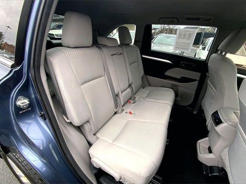 Used 2014 Toyota Highlander LE image 15