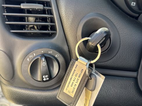 Used 2002 Porsche 911 Cabriolet image 29