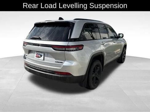 Used 2023 Jeep Grand Cherokee Limited w/ Black Appearance Package AWD/4WD image 8