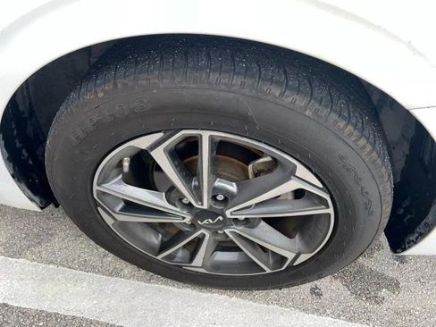 Used 2022 Kia Forte LXS FWD image 4