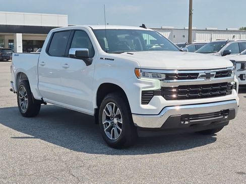 Used 2024 Chevrolet Silverado 1500 LT AWD/4WD image 3