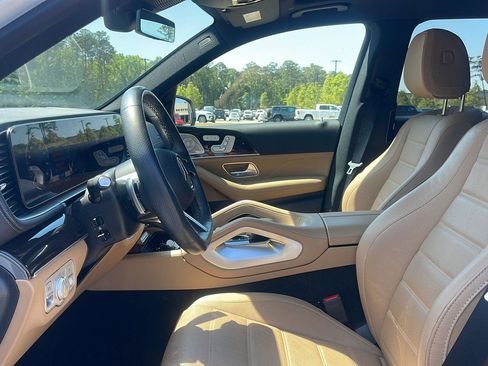 Used 2025 Mercedes-Benz GLS 450 4MATIC image 13