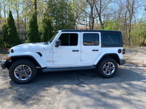 Used 2019 Jeep Wrangler Unlimited Sahara AWD/4WD image 2
