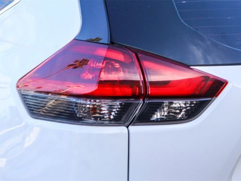 Used 2020 Nissan Rogue S image 7