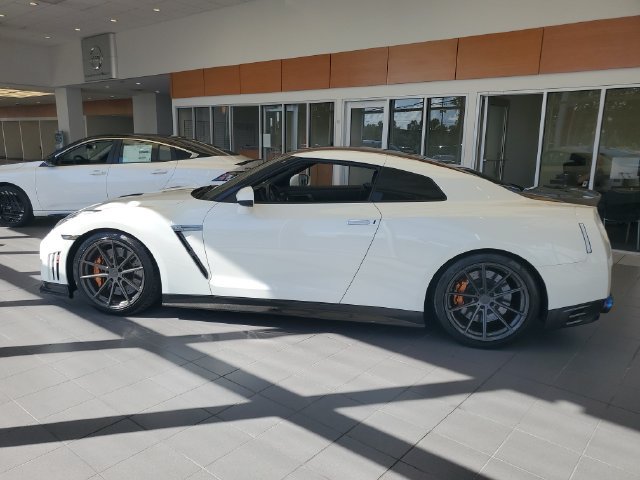 Used 2014 Nissan GT-R Track Edition AWD/4WD image 8