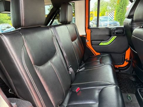 Used 2013 Jeep Wrangler Unlimited Rubicon w/ Dual Top Group AWD/4WD image 23