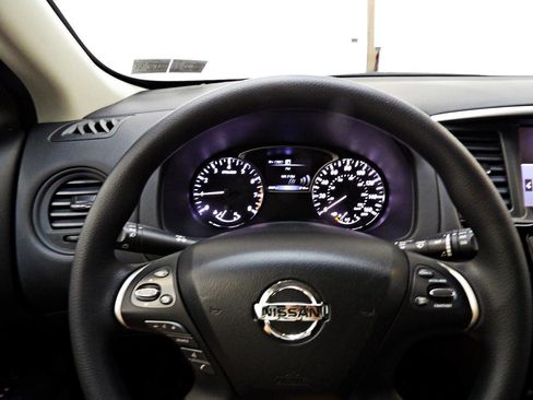 Used 2020 Nissan Pathfinder S AWD/4WD image 16