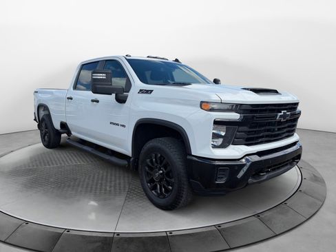 Used 2025 Chevrolet Silverado 2500 Custom w/ Custom Value Package AWD/4WD image 4