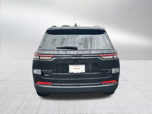 New 2025 Jeep Grand Cherokee Limited image 6