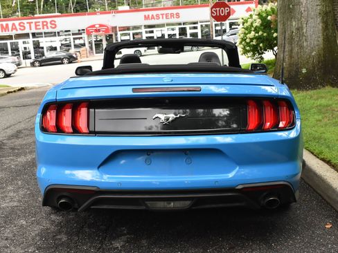 Used 2022 Ford Mustang Premium RWD image 8